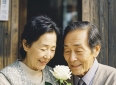 爱情故事《玫瑰从未老去，她忘了全世界，却记得每周等他的玫瑰》