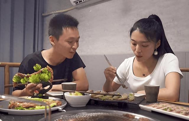 那个看过你最丑样子还不走的人，才是真爱